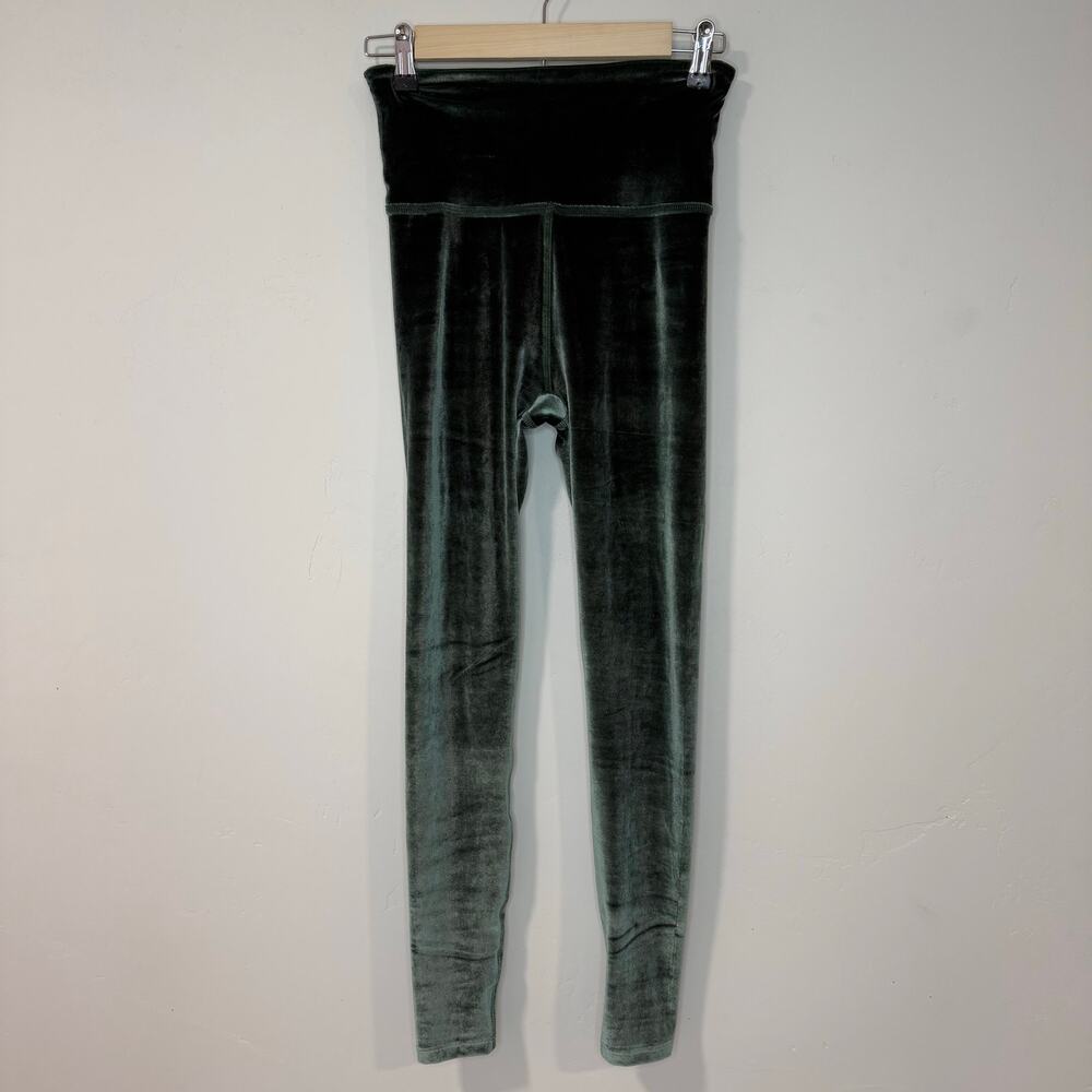 Beyond Yoga Women's Velvet Motion High Waisted Midi Leggings Forest Green Small